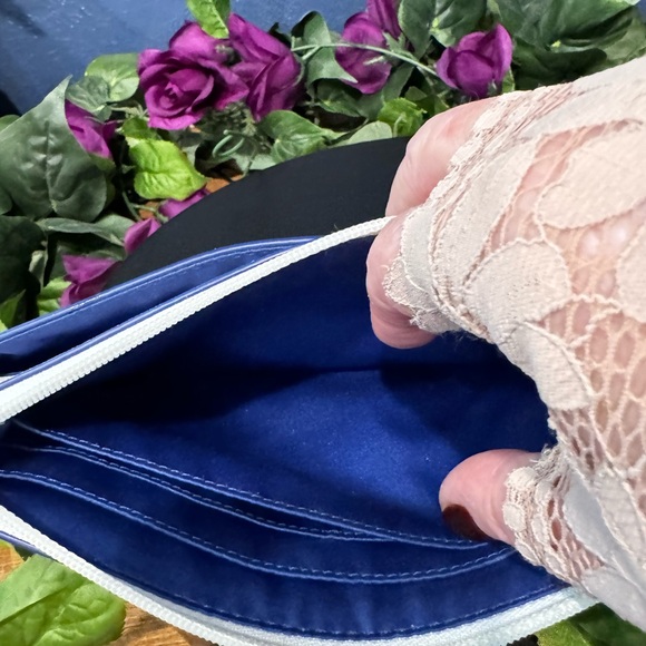 Coach Leather Ombre Wristlet EUC - Picture 6 of 9